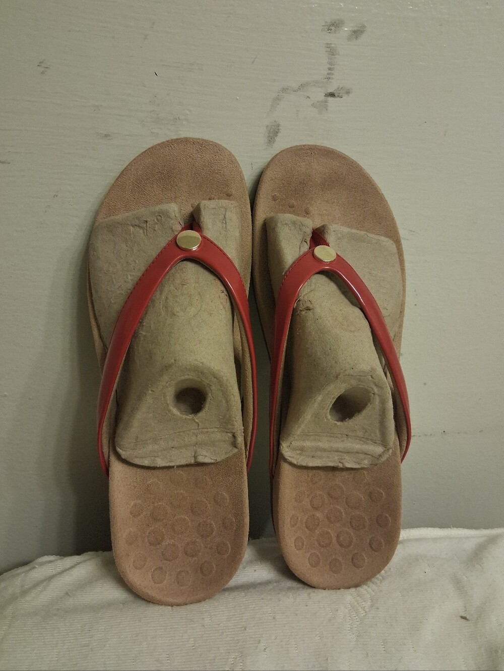 Womens VIONIC Red Patent Thong Sandals Slippers Size 9 Clean